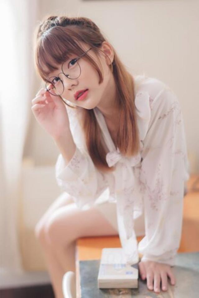 Gái xinh cute đeo kính - 4